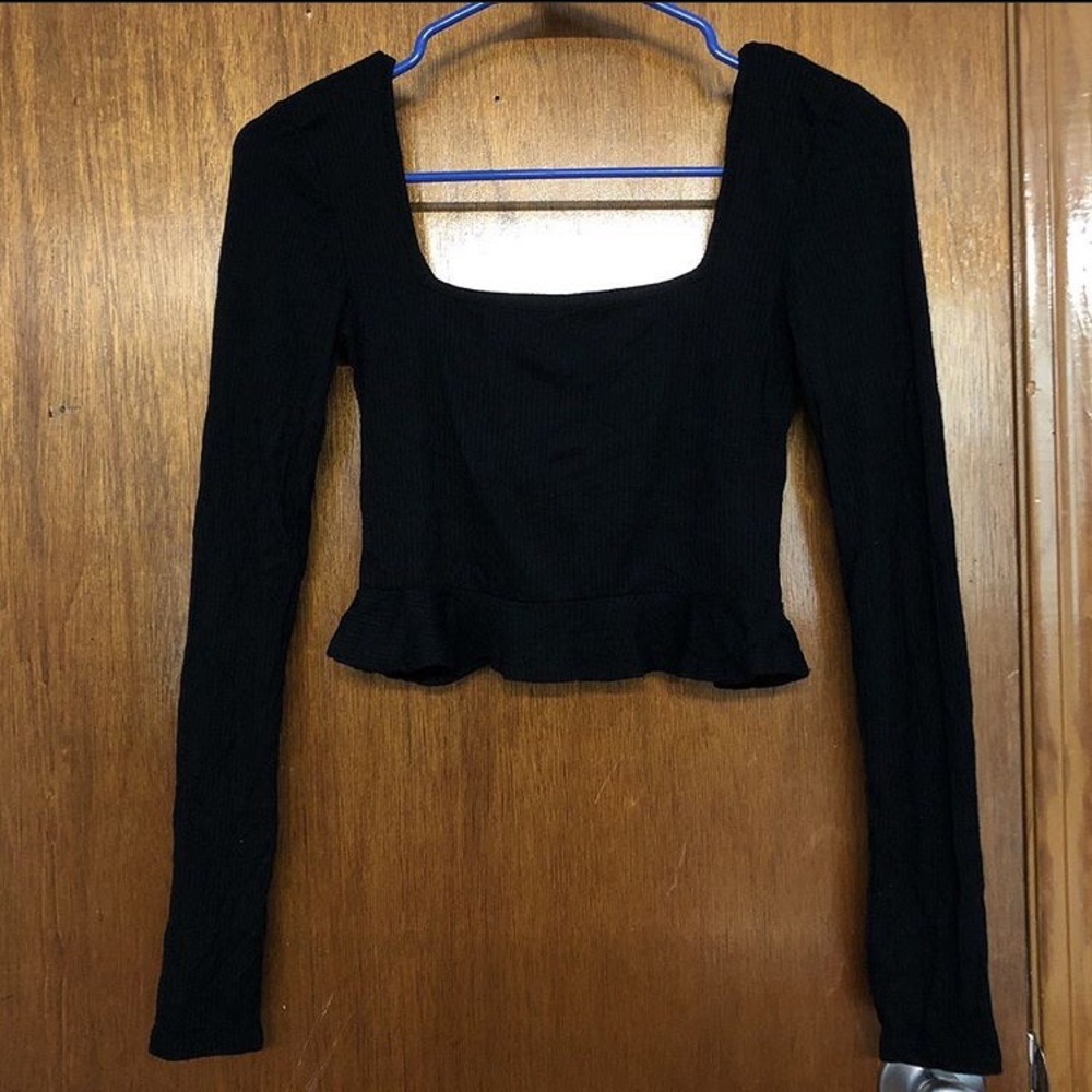black square neck long sleeve ✨